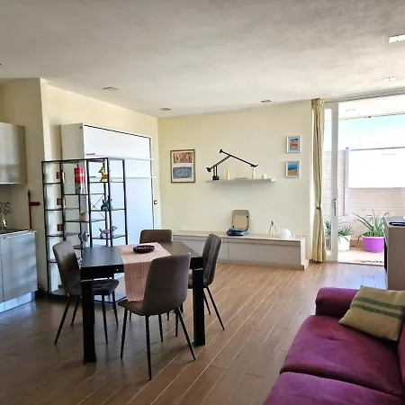 דירה Sunshine Terrace קליארי